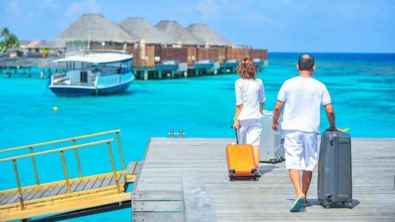 Discovering the Enchantment of the Maldives: A Complete Guide for Travelers