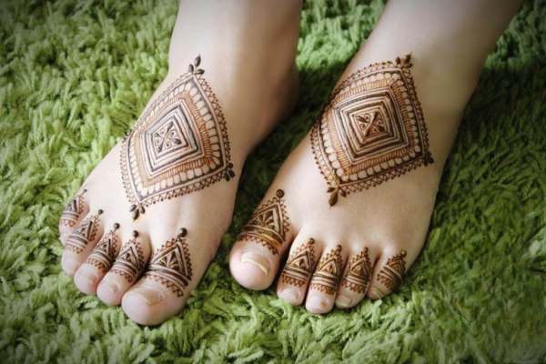 The Designs of Mehndi:  Explore Over 60 Exquisite Arabic Mehndi Designs for Brides